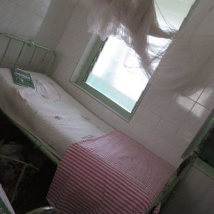 Typlical bed at the Mat. Ward