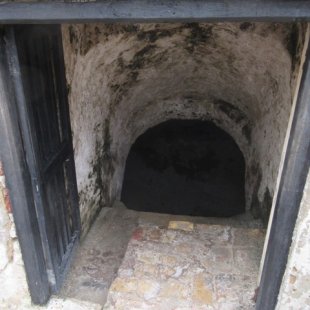 This was an entrance to the under ground tunnel where slaves were smuggled. It is now bloc