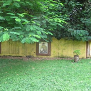 Inside the slave memorial walls were paintings of famous African Americans