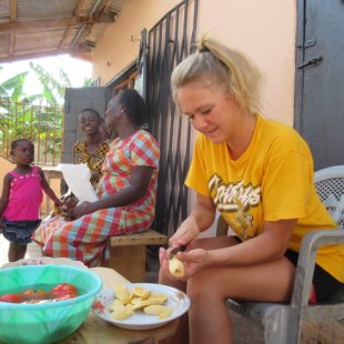 Slicing plantains to be fried