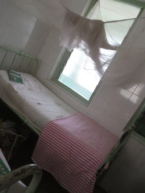 Typlical bed at the Mat. Ward