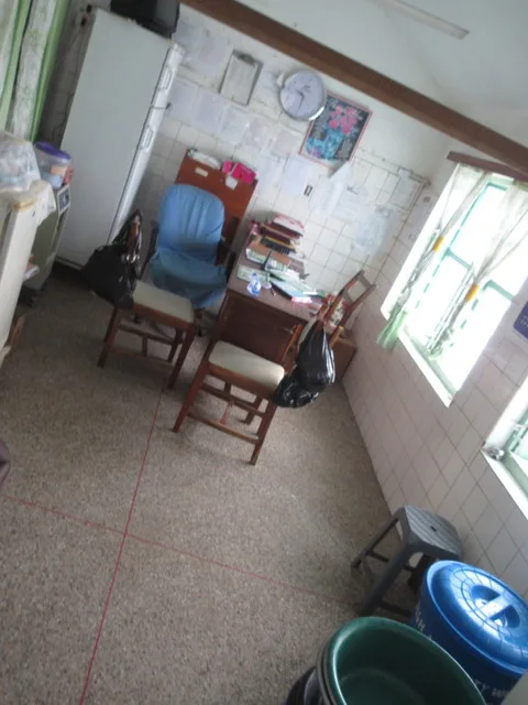 The office at the Mat. Ward. The delivery room is to the left, seperated by a thin blue cu